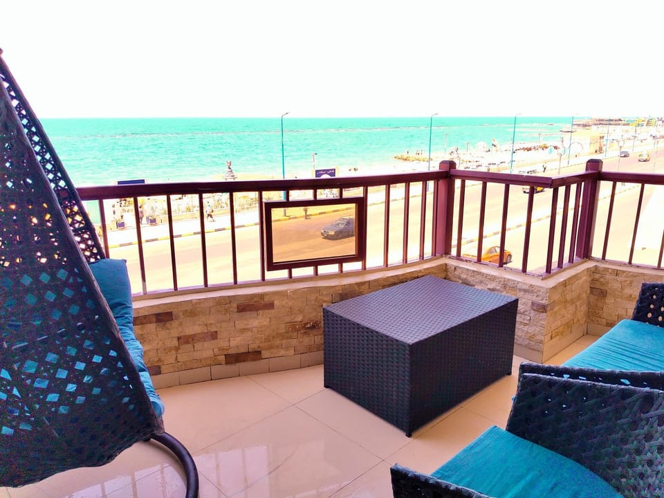 Day, Natural landscape, Balcony/Terrace, Seating area, Beach, Sea view