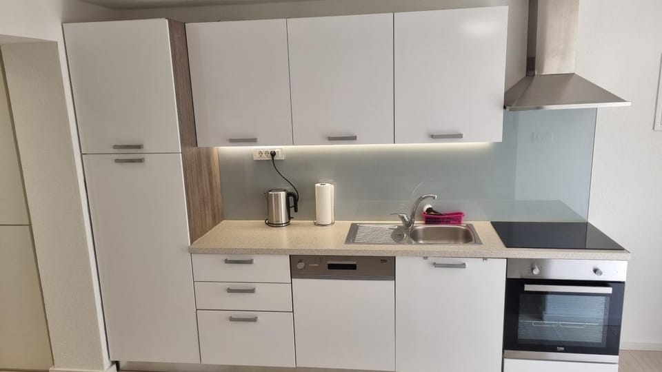 Coffee/tea facilities, Kitchen or kitchenette, dishwasher