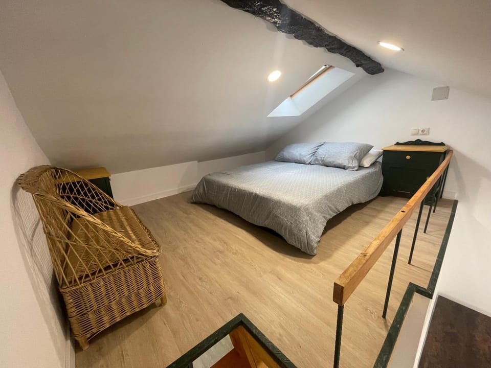 Bed, Photo of the whole room, Bedroom