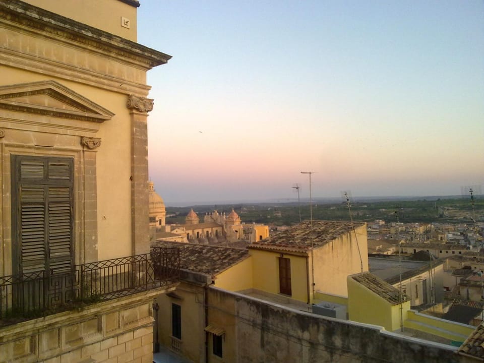 Neighbourhood, Balcony/Terrace, City view, Sea view, Street view, Sunrise, Sunset