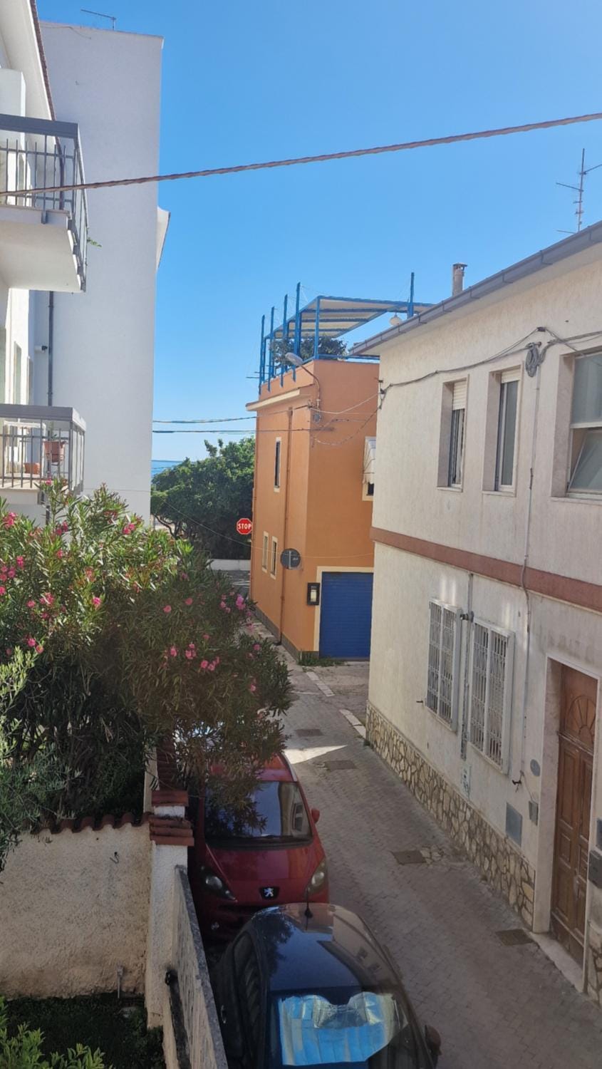Neighbourhood, Street view