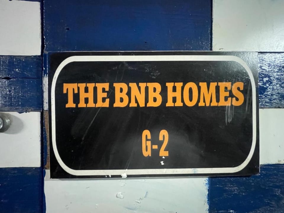 Independent Garden Cottage-Bandra-Carter road Apartment in Mumbai