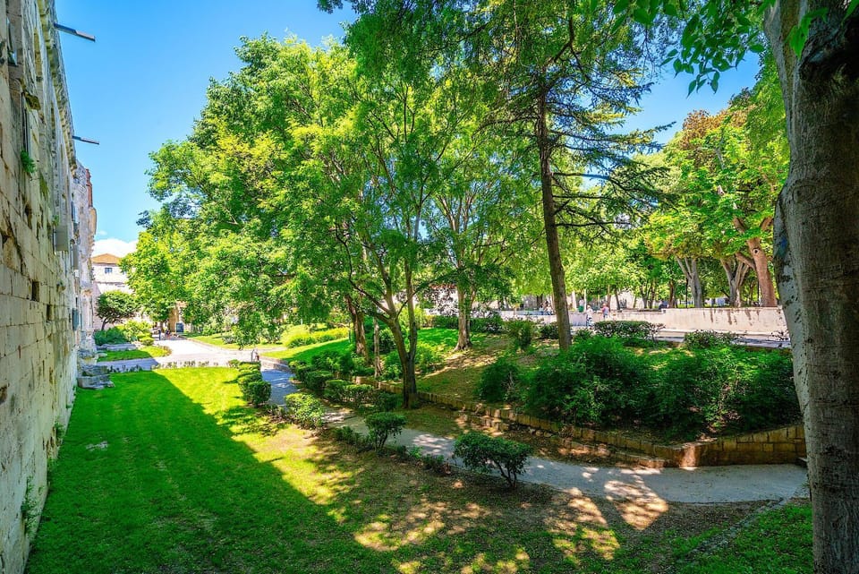 Day, Garden view
