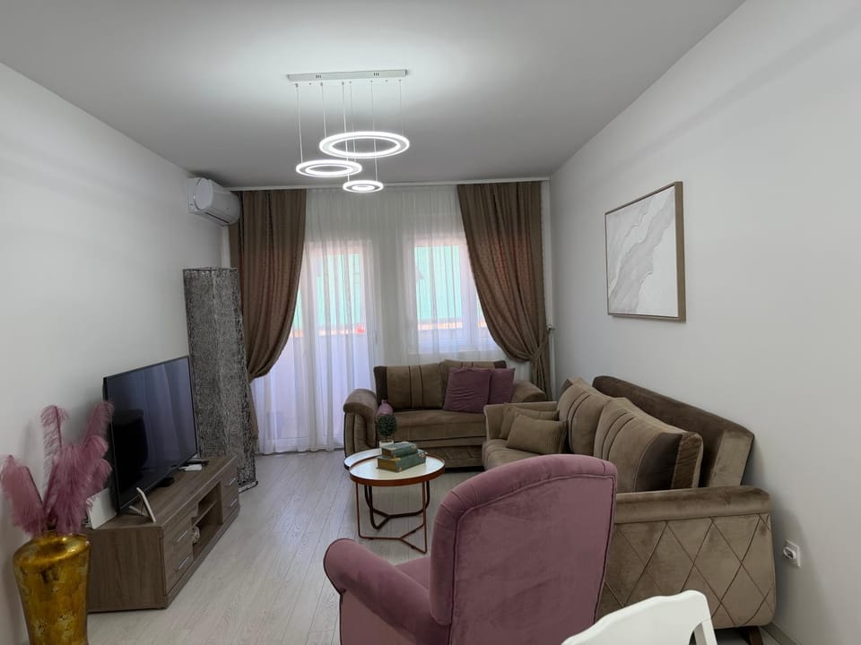 Communal lounge/ TV room, TV and multimedia, Living room, Seating area, Evening entertainment