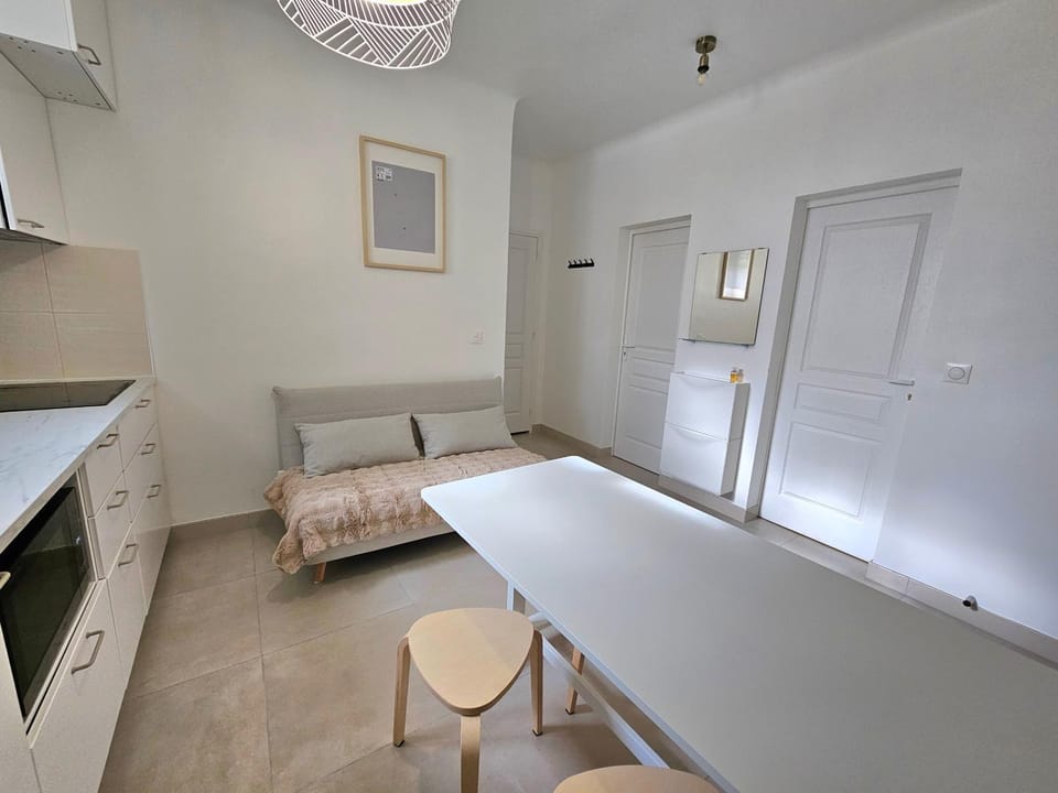 Bed, Kitchen or kitchenette, Living room, Photo of the whole room, Seating area, Dining area, Bedroom