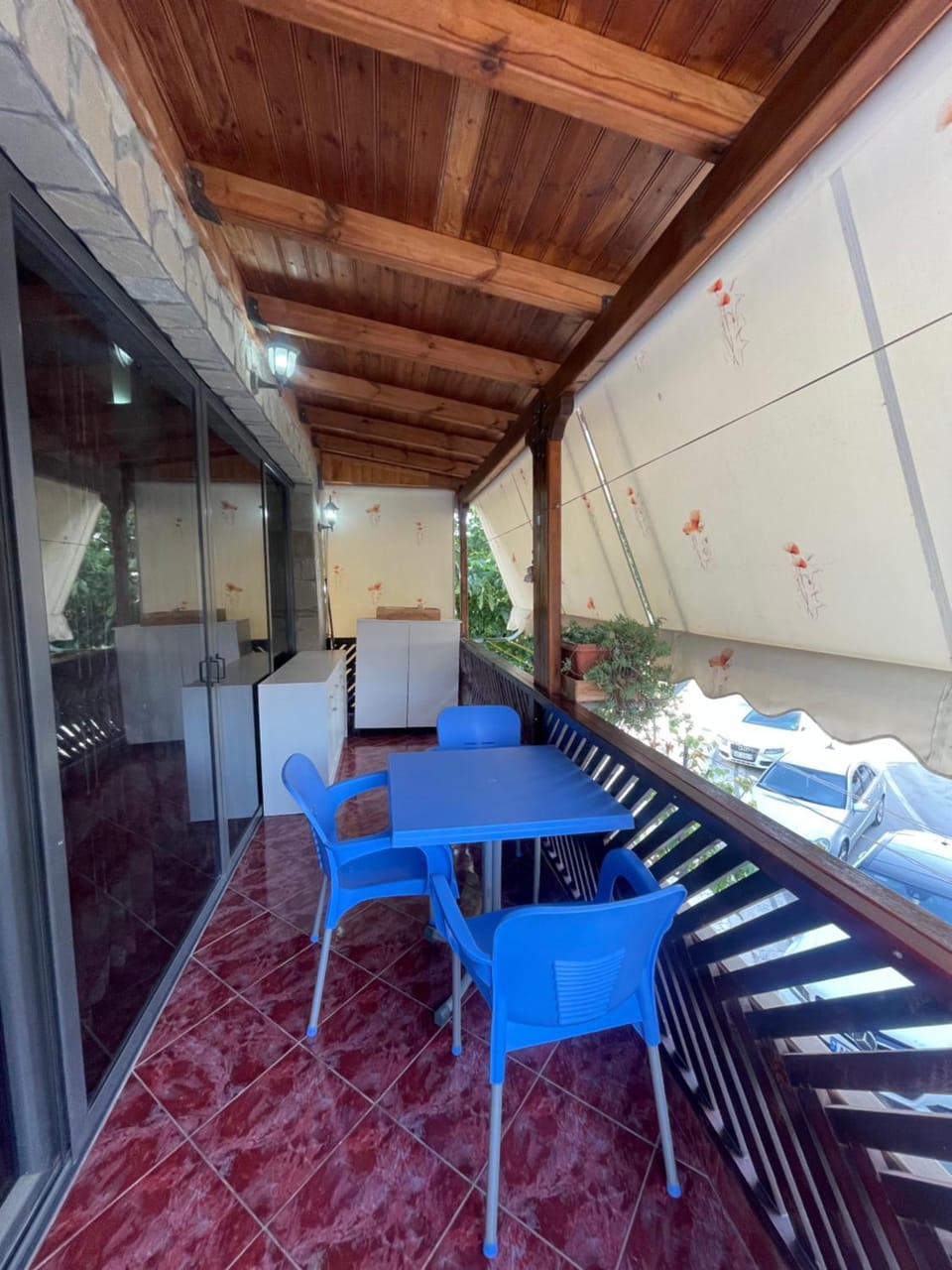 Patio, Day, Living room, Seating area, Dining area