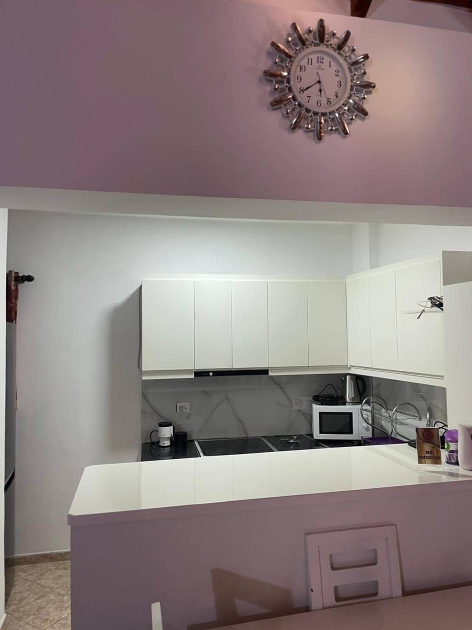 Kitchen or kitchenette, minibar, stove