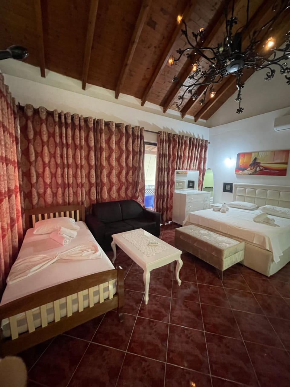 Bed, Photo of the whole room, Bedroom