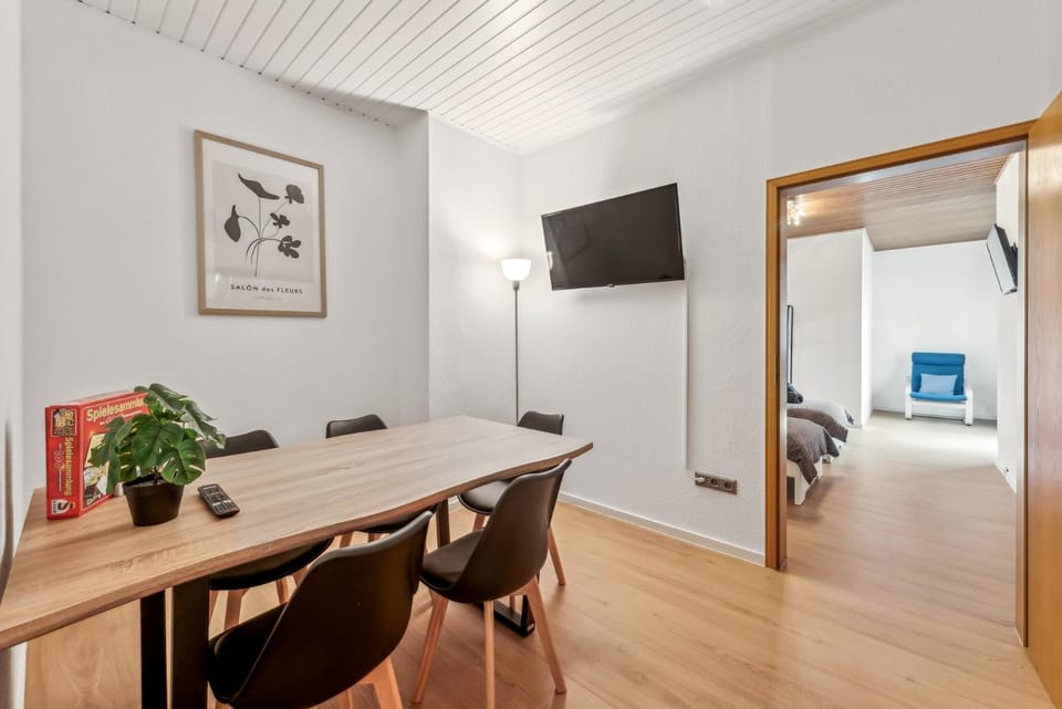TV and multimedia, Living room, Photo of the whole room, Dining area