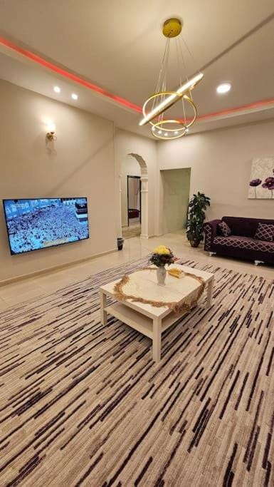 Communal lounge/ TV room, TV and multimedia, Living room, Seating area, Evening entertainment