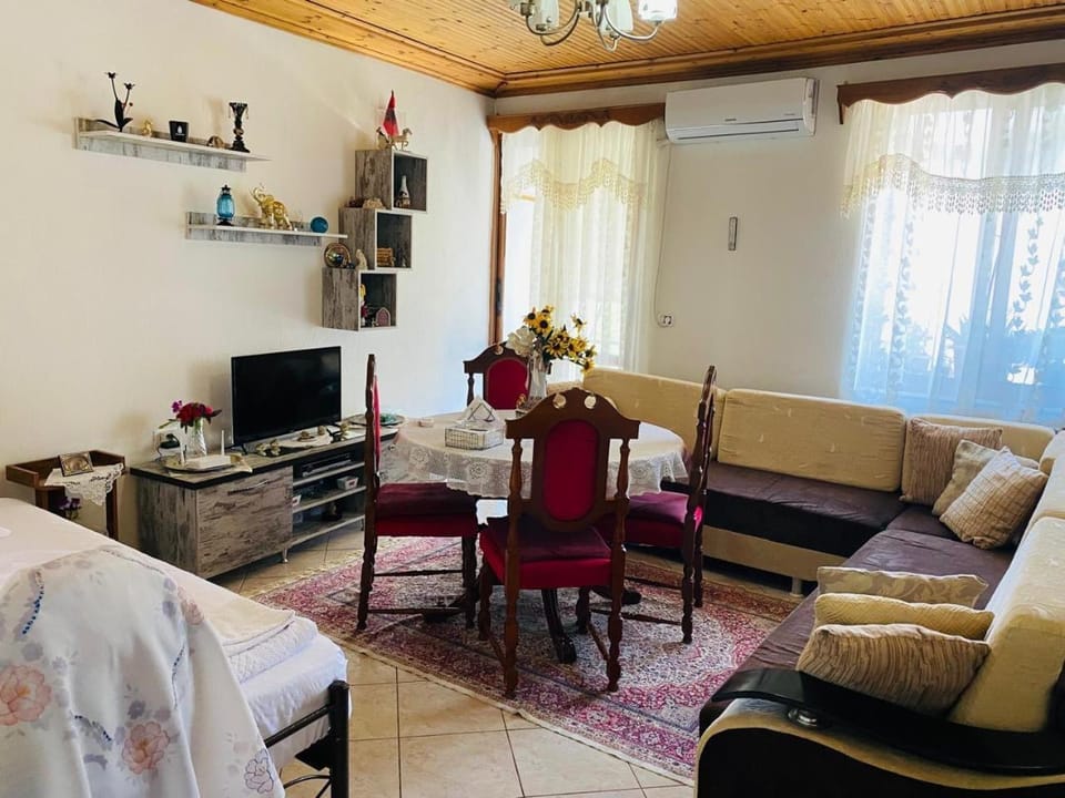 Communal lounge/ TV room, TV and multimedia, Seating area, Evening entertainment