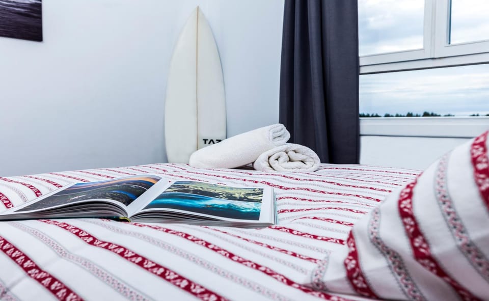 Bed, Photo of the whole room, Decorative detail, Bedroom