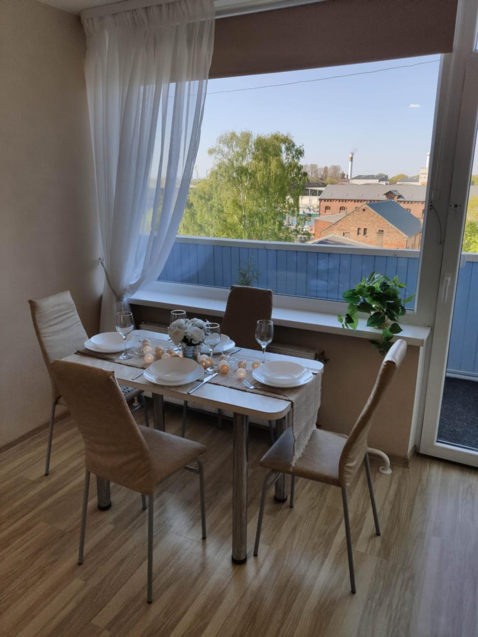Seating area, Dining area