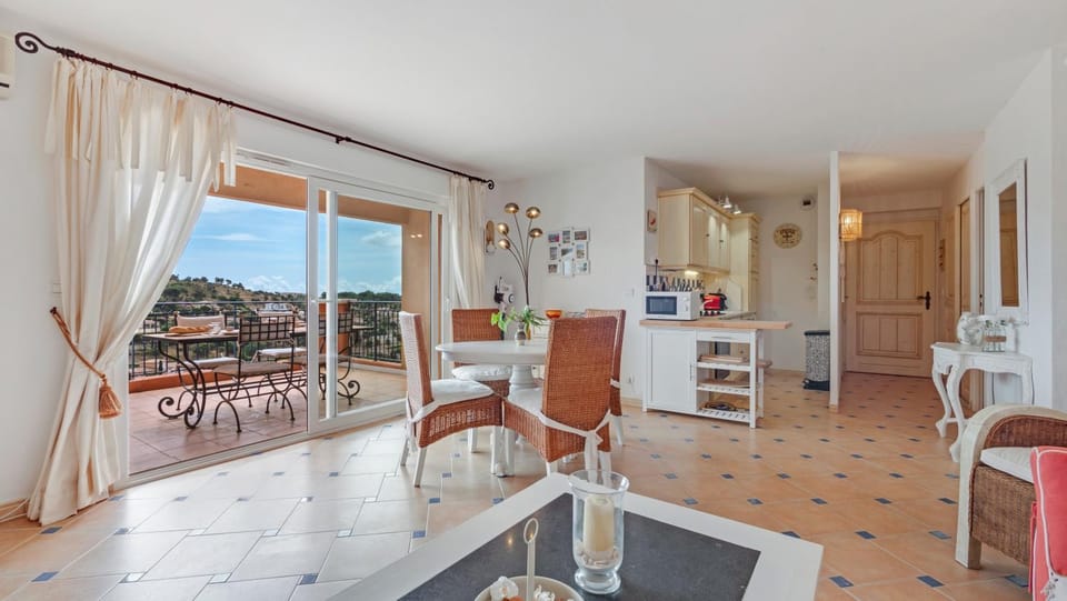Patio, Balcony/Terrace, Seating area, Dining area, kitchen
