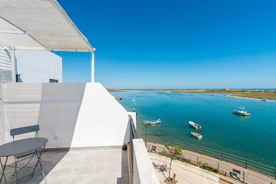 Natural landscape, View (from property/room), Balcony/Terrace, Dining area, River view, Sea view