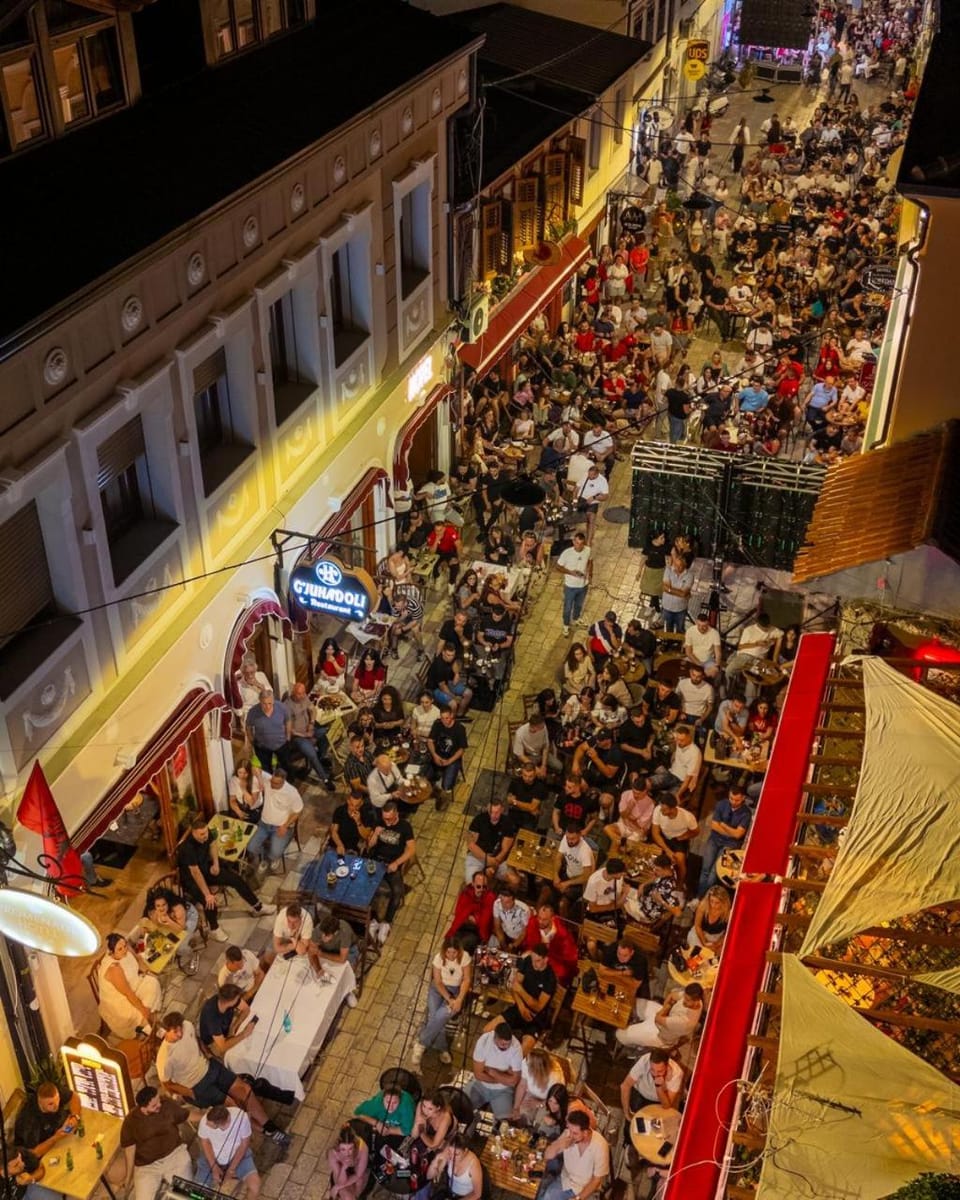 Restaurant/places to eat, Night, City view, River view