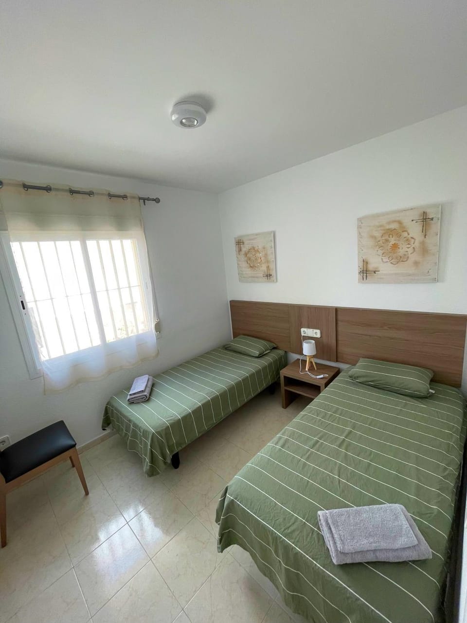 Bed, Photo of the whole room, Bedroom, towels