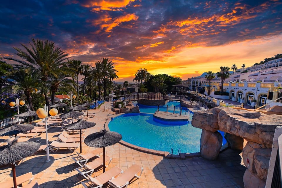 Night, Dining area, Aqua park, Pool view, Swimming pool, Swimming pool