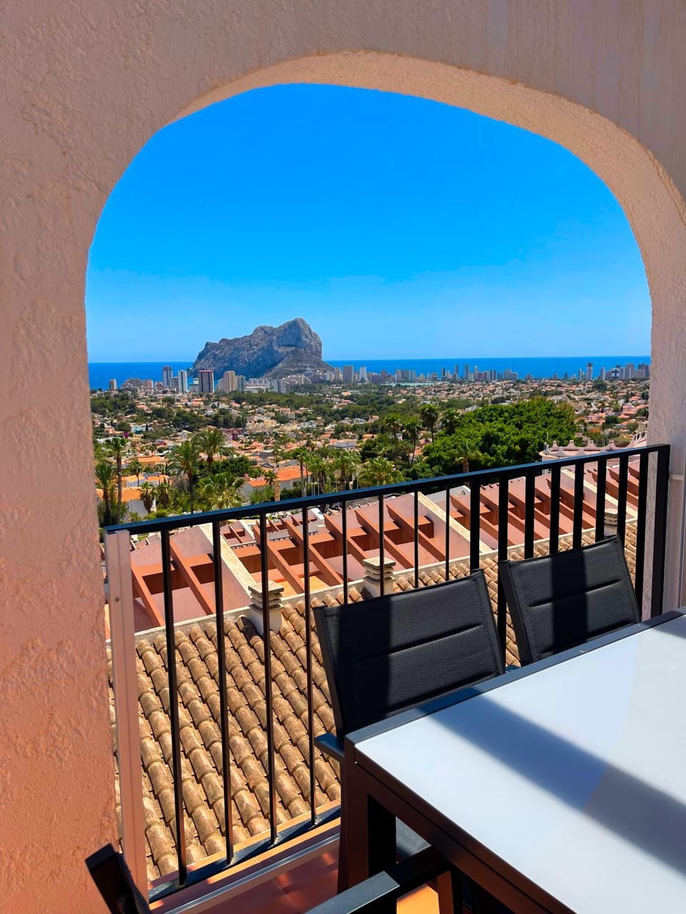 Patio, Nearby landmark, Day, Natural landscape, View (from property/room), Balcony/Terrace, Seating area, Dining area, Mountain view, Sea view