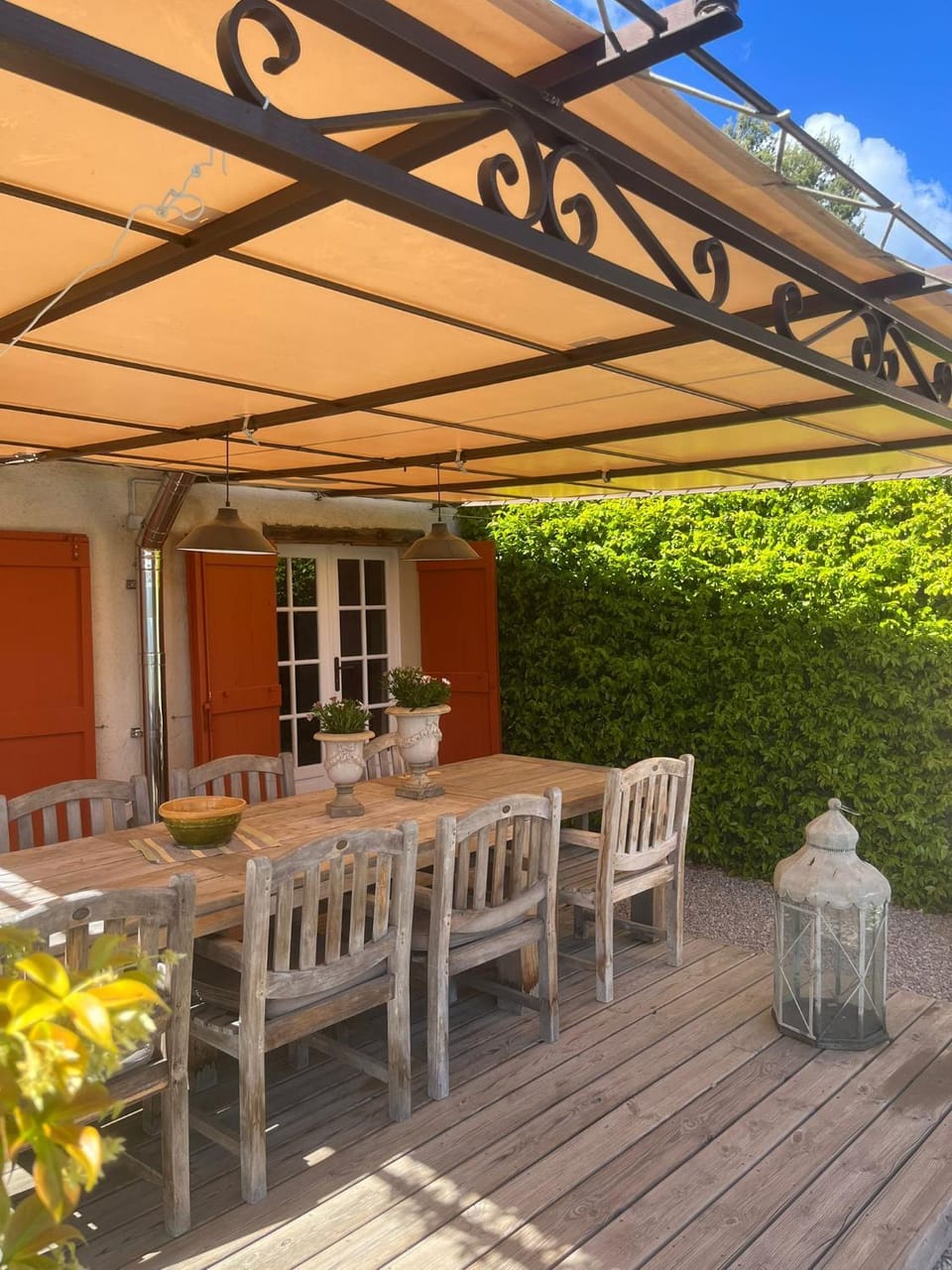 Property building, Balcony/Terrace, Dining area