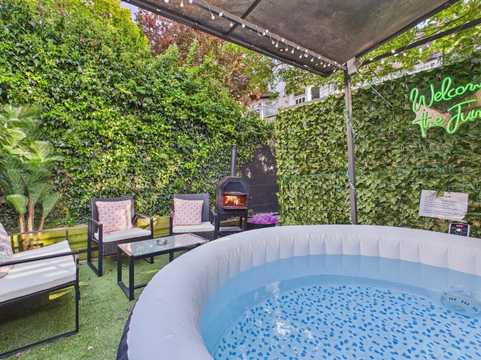 Stylish Apartment with Hot tub and Garden Apartment in Hove