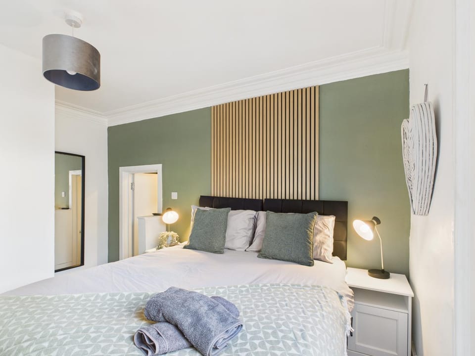 Stylish Apartment with Hot tub and Garden Apartment in Hove