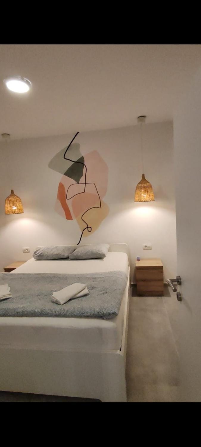 Photo of the whole room, Bedroom