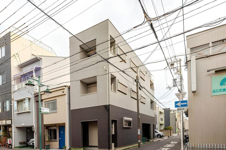 Property building, Neighbourhood