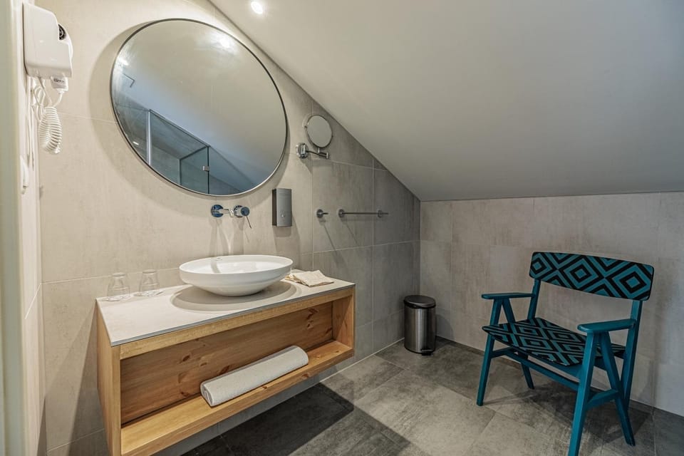 Toilet, TV and multimedia
