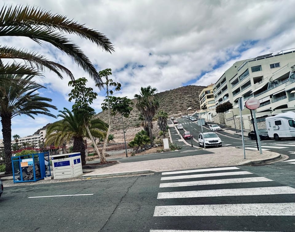 Neighbourhood, Street view, Location