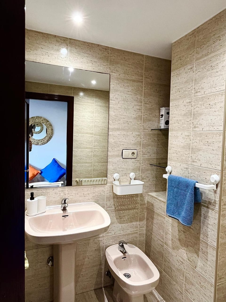 Toilet, Bathroom, bidet, towels