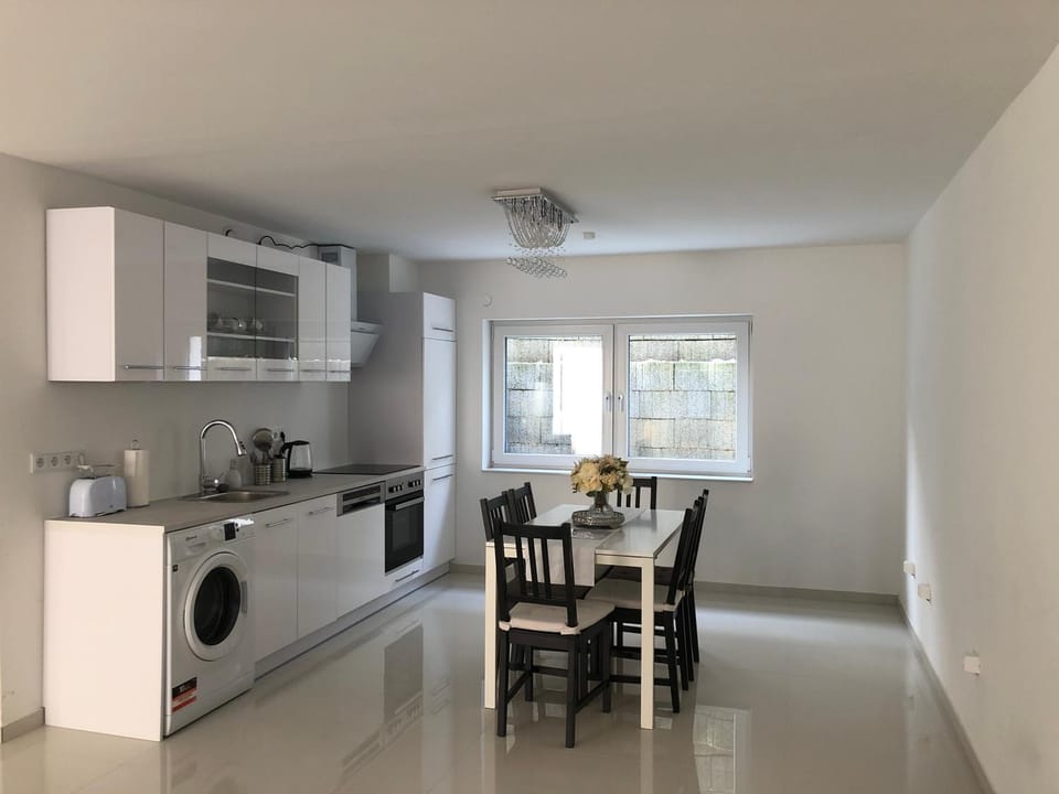 Kitchen or kitchenette, Seating area, washing machine, washing machine, kitchen, kitchen