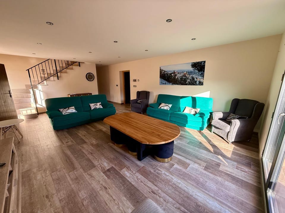 Communal lounge/ TV room, TV and multimedia, Living room, Seating area