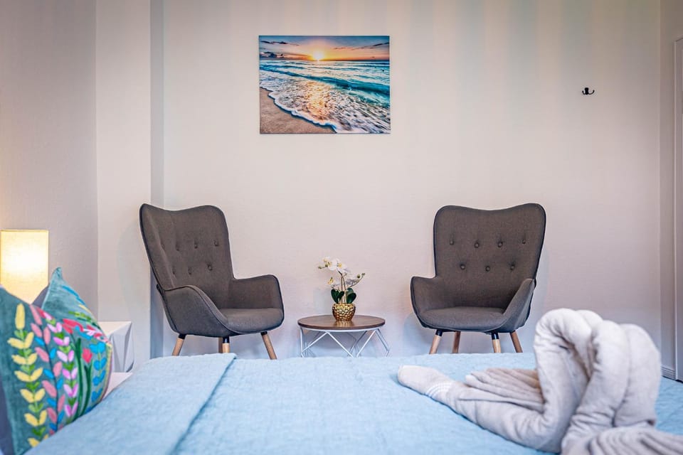 Seating area, Bedroom