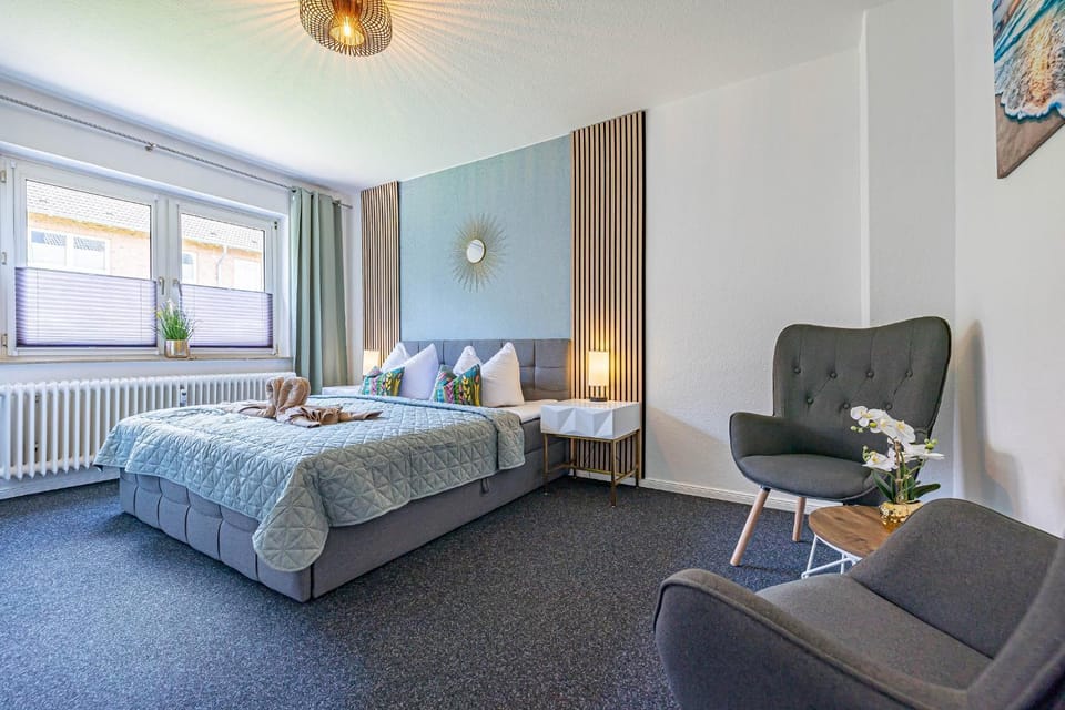 Photo of the whole room, Bedroom
