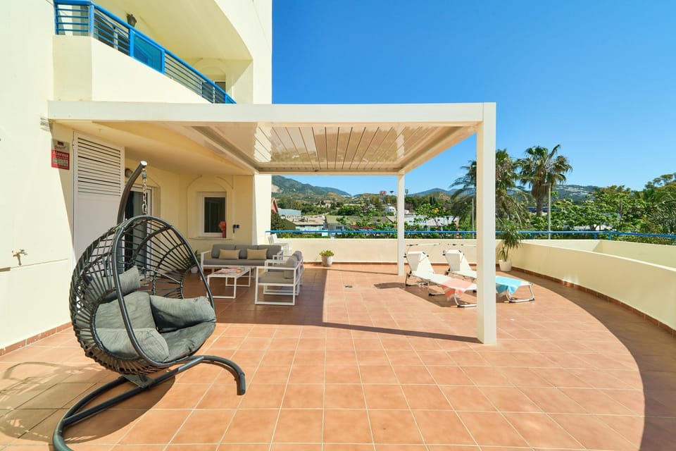 Day, Balcony/Terrace, Living room, Seating area, sunbed