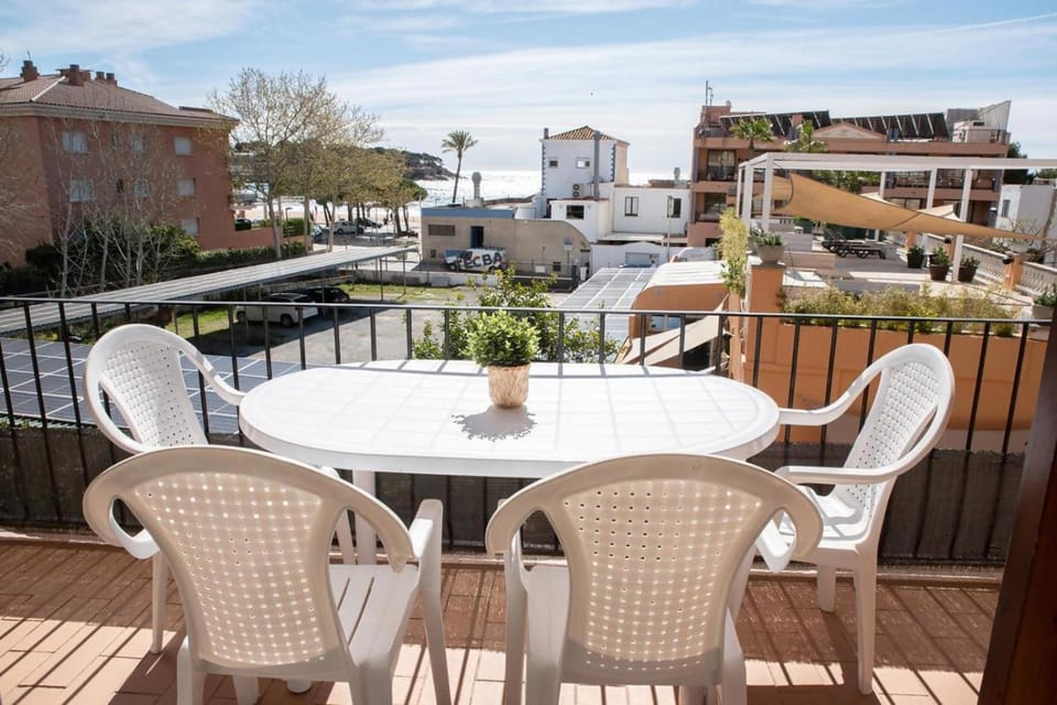 Balcony/Terrace, Street view