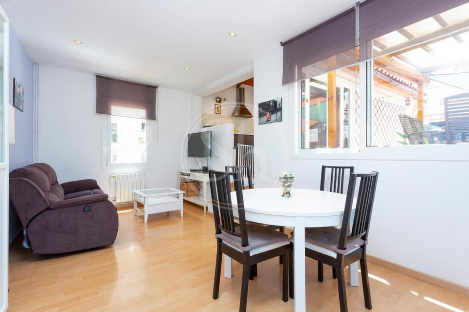 TV and multimedia, Living room, Seating area, Dining area
