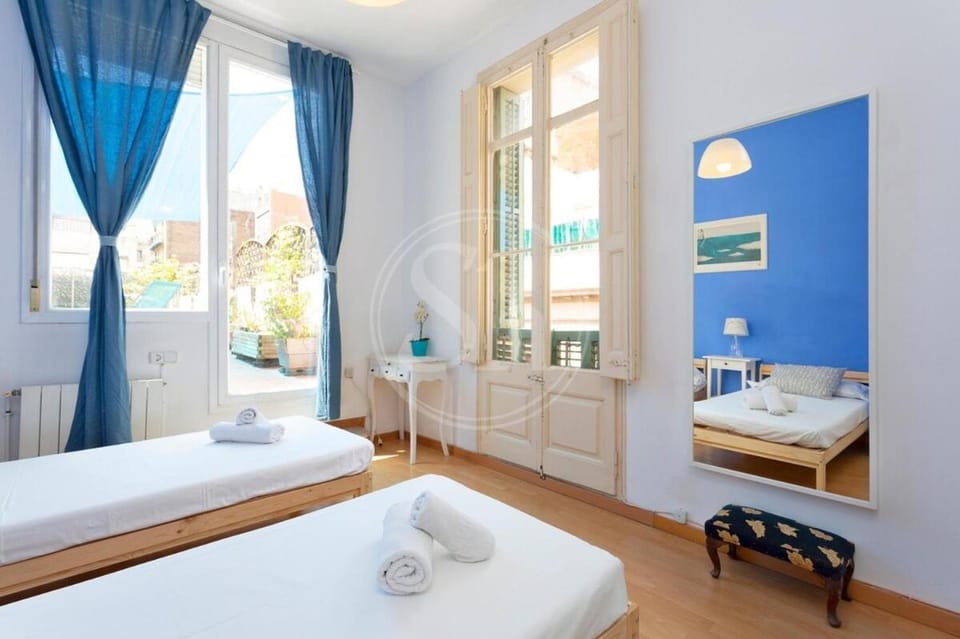 Stylish Apartment with Terrace in Poble Sec near Montjuïc Apartment in Barcelona