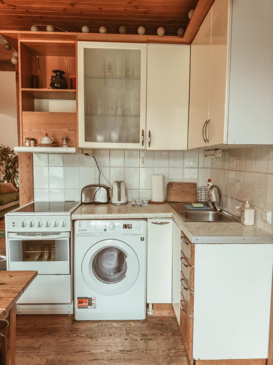 Kitchen or kitchenette, oven, stove, washing machine