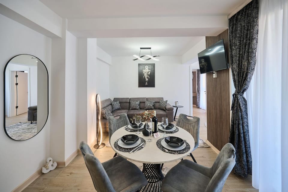 TV and multimedia, Living room, Dining area