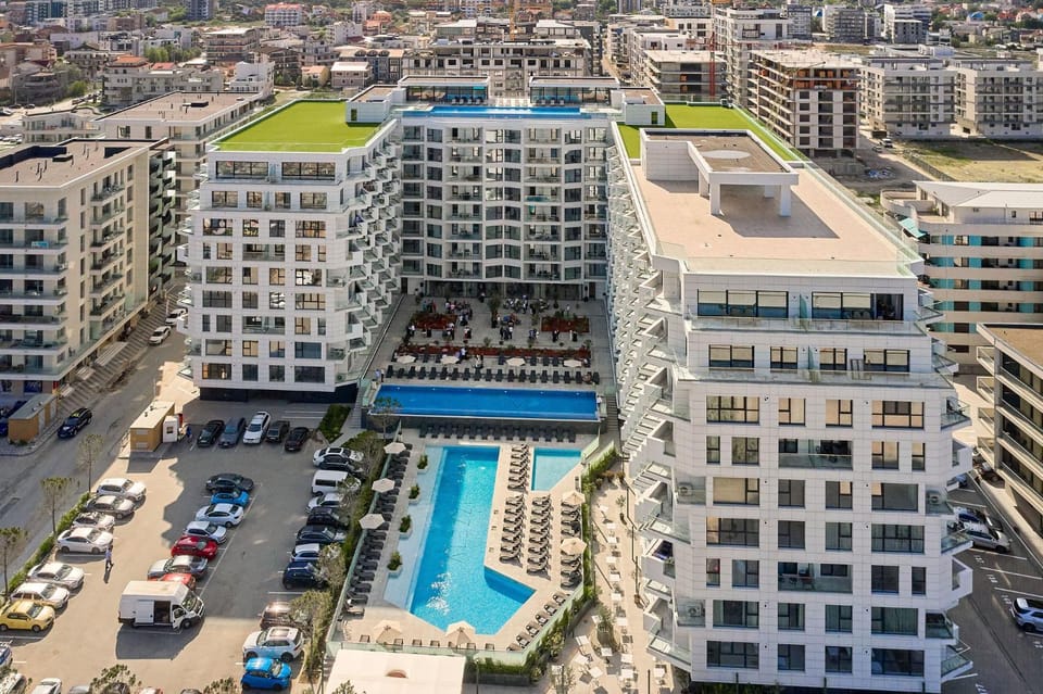 Property building, Day, Bird's eye view, Swimming pool, Location