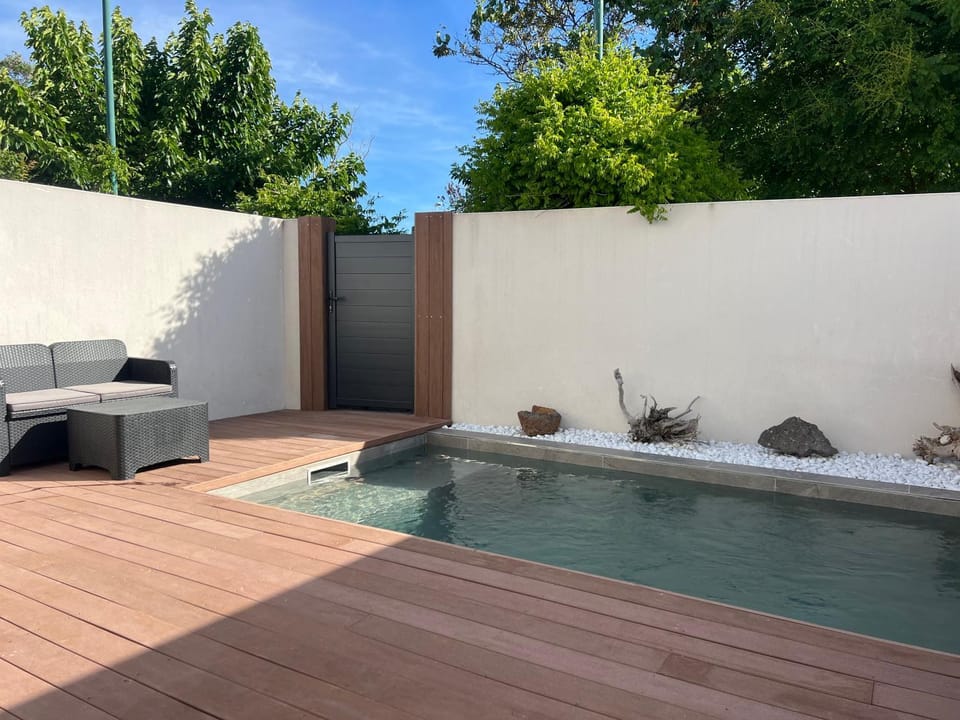 Villa JOPI 3Ch piscine plage entierement climatisée Villa in Agde