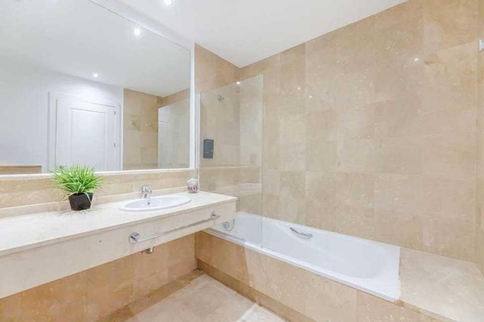 Great location 2 pools at Aloha Royal RDR385 Apartment in Marbella