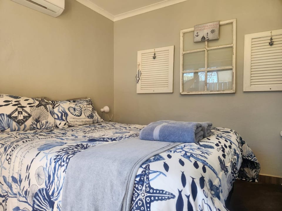 Bed, Bedroom, air conditioner