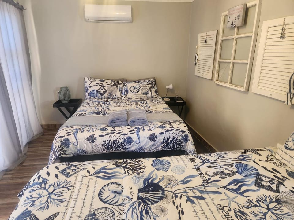 Bed, Photo of the whole room, Bedroom, air conditioner