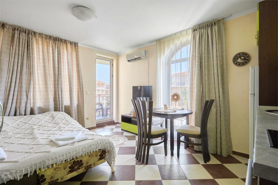 Bedroom, air conditioner