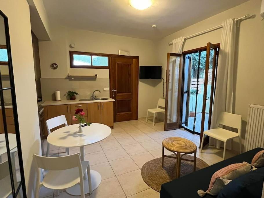 Garden, Kitchen or kitchenette