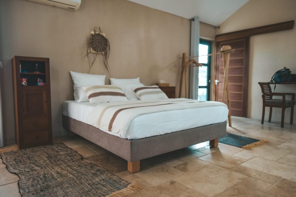 Bed, Decorative detail