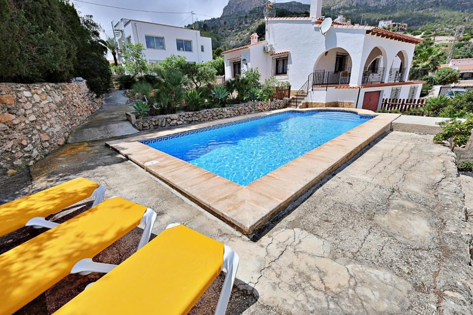 Laura-29A - pretty holiday property with garden and private pool in Calpe Villa in Calp